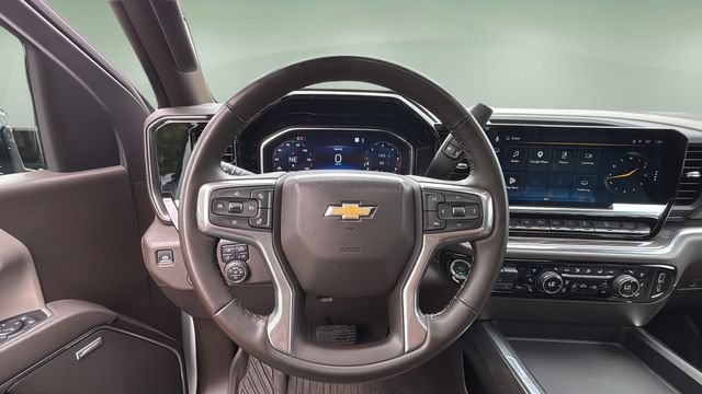 Used 2025 Chevrolet Silverado 2500 LTZ w/ LTZ Premium Package AWD/4WD image 13