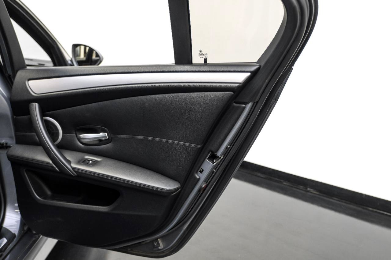 Used 2010 BMW M5 RWD image 41