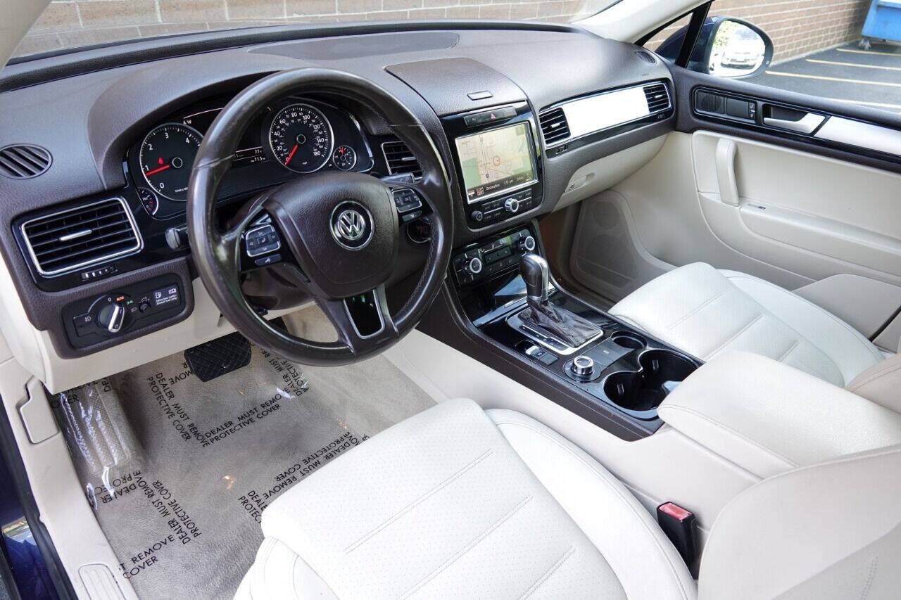 Used 2012 Volkswagen Touareg Sport AWD/4WD image 30