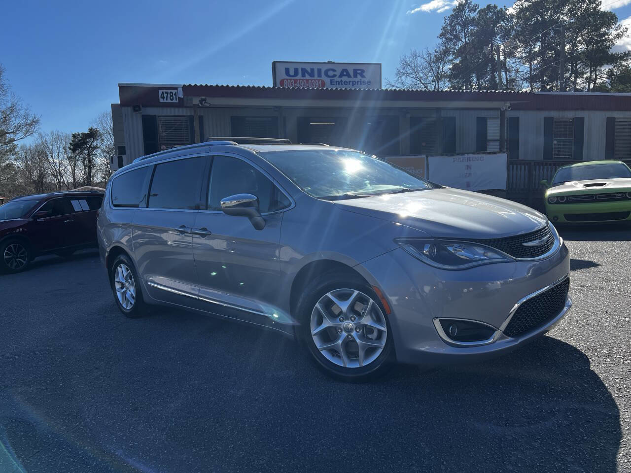 Used 2020 Chrysler Pacifica Limited image 1