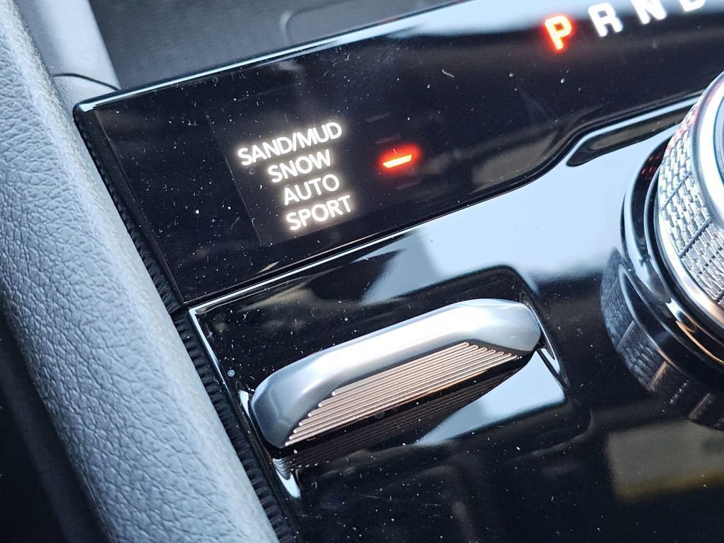 Used 2025 Jeep Grand Cherokee Limited w/ Luxury Tech Group II image 11