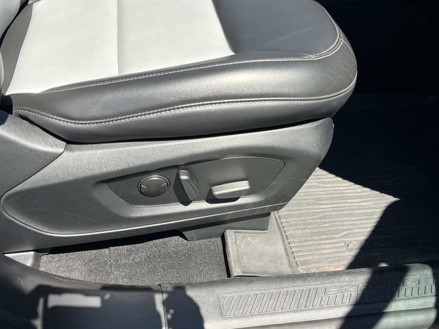 Used 2023 Ford Explorer XLT w/ Equipment Group 202A AWD/4WD image 31