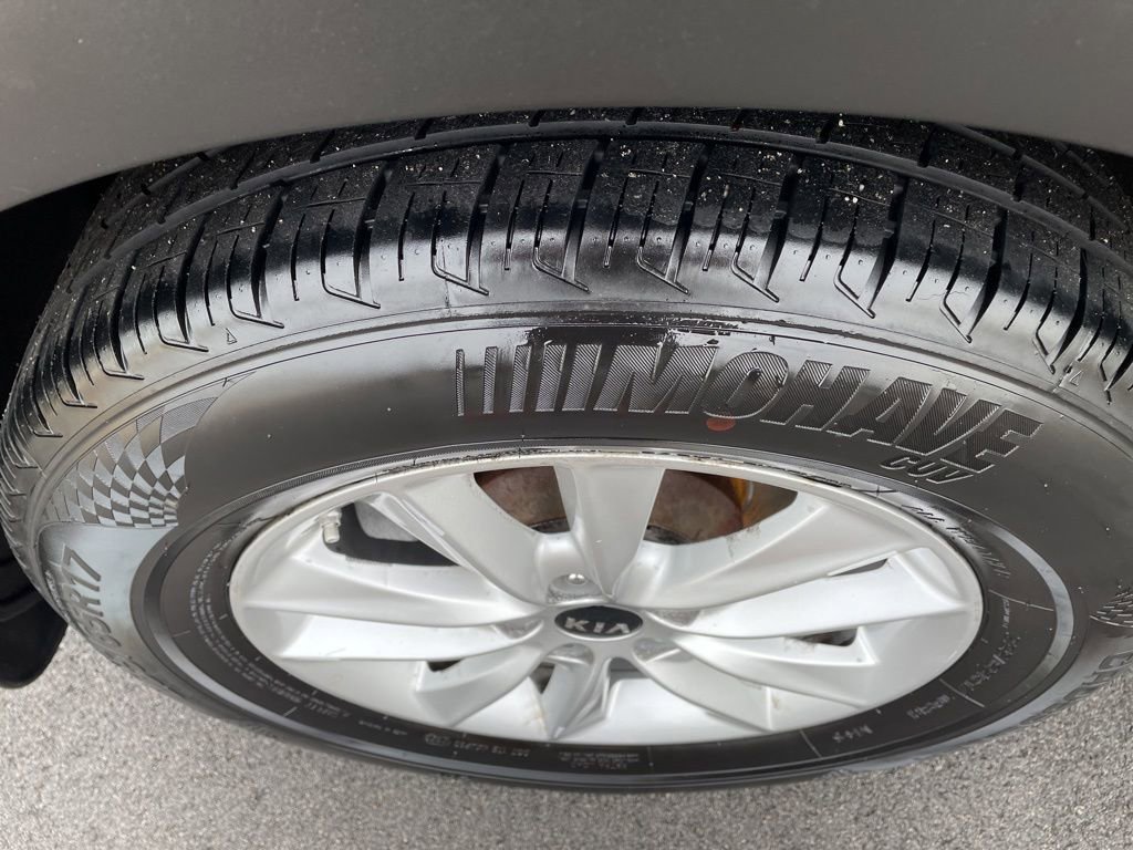 Used 2019 Kia Sorento LX image 27