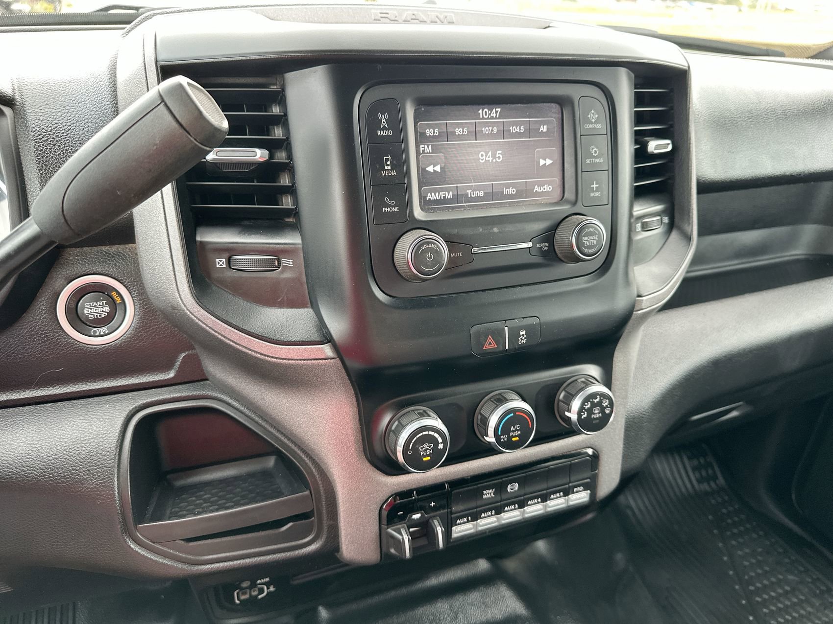 Used 2024 RAM 3500 Tradesman w/ Chrome Appearance Group AWD/4WD image 16