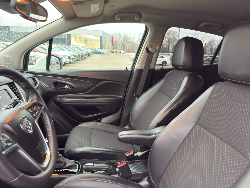 Used 2022 Buick Encore Preferred w/ Safety Package II image 26