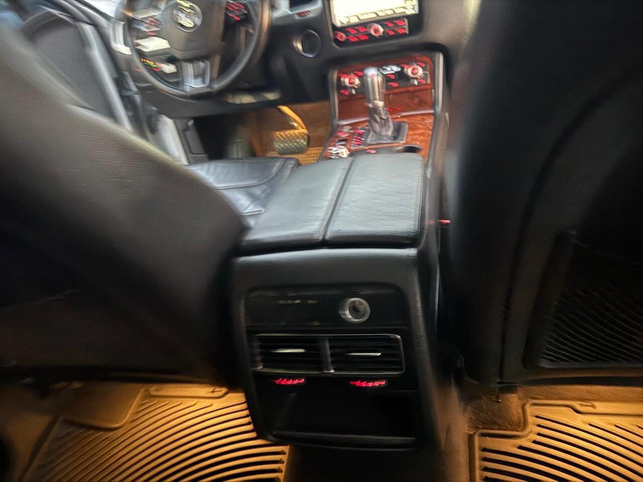 Used 2014 Volkswagen Touareg TDI image 31