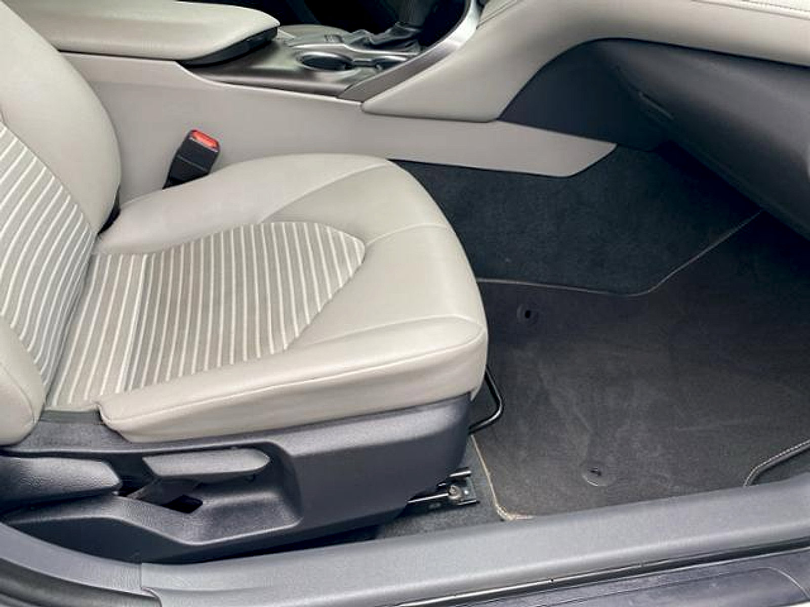 Used 2023 Toyota Camry SE FWD image 24