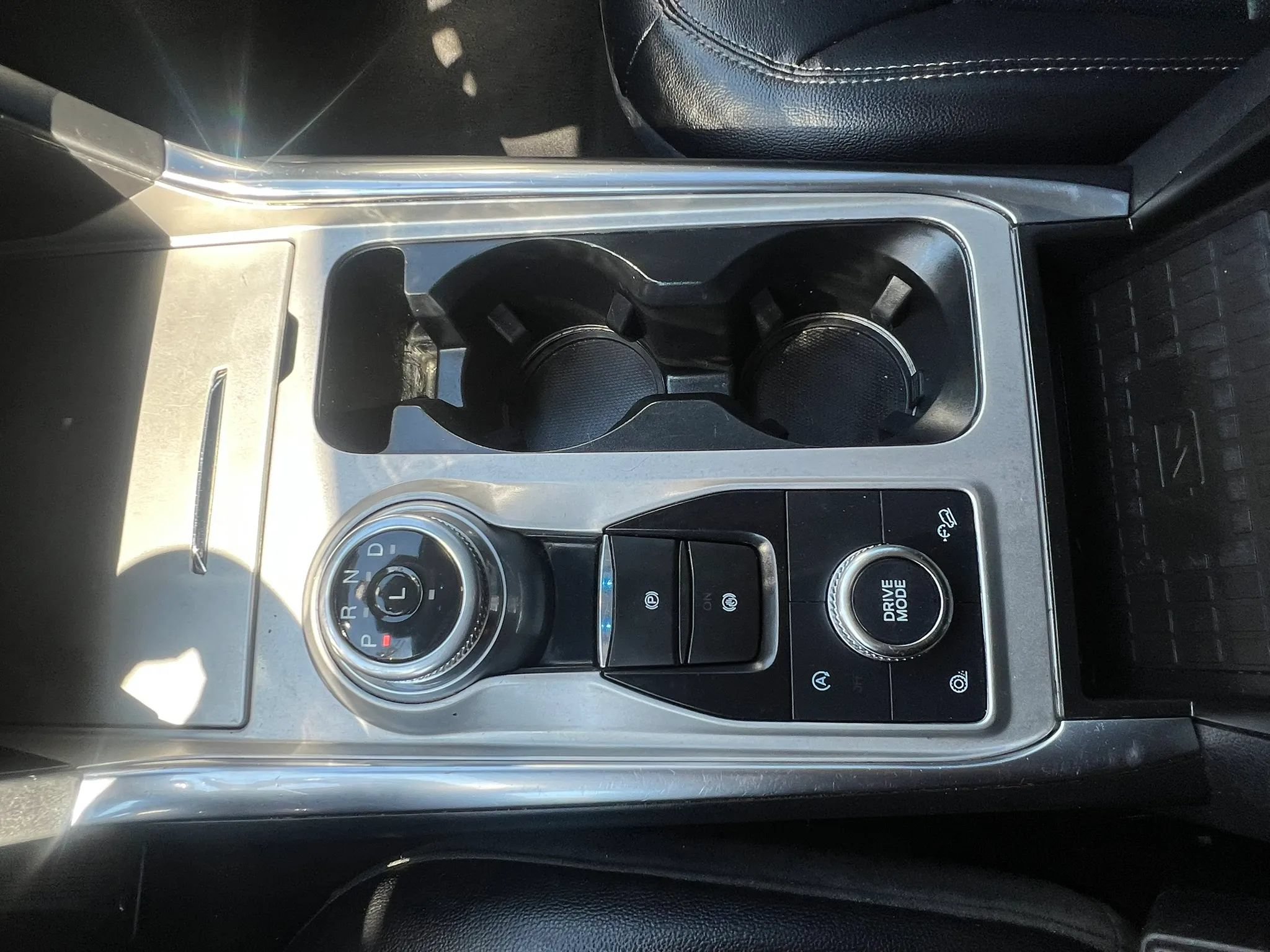 Used 2021 Ford Explorer Limited w/ Equipment Group 301A AWD/4WD image 25