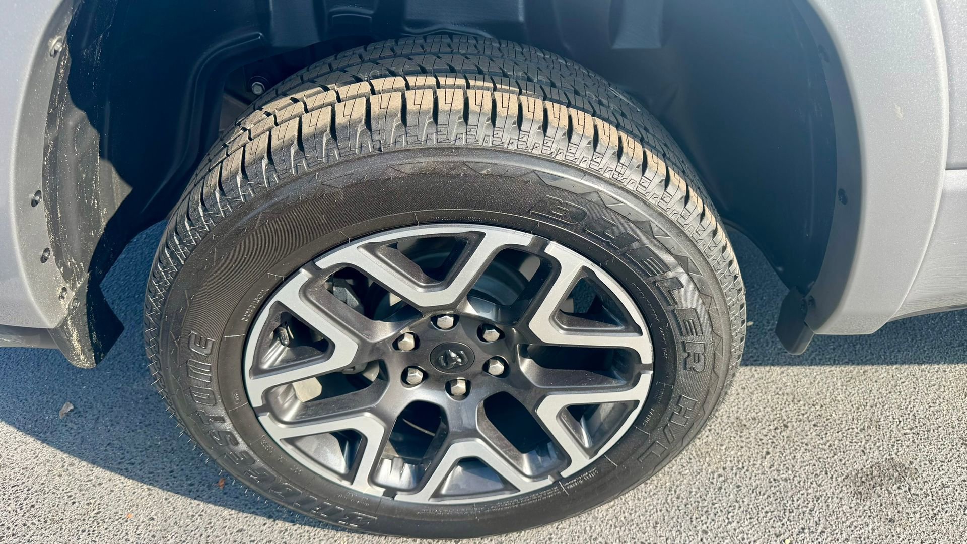 Used 2025 RAM 1500 Laramie image 12