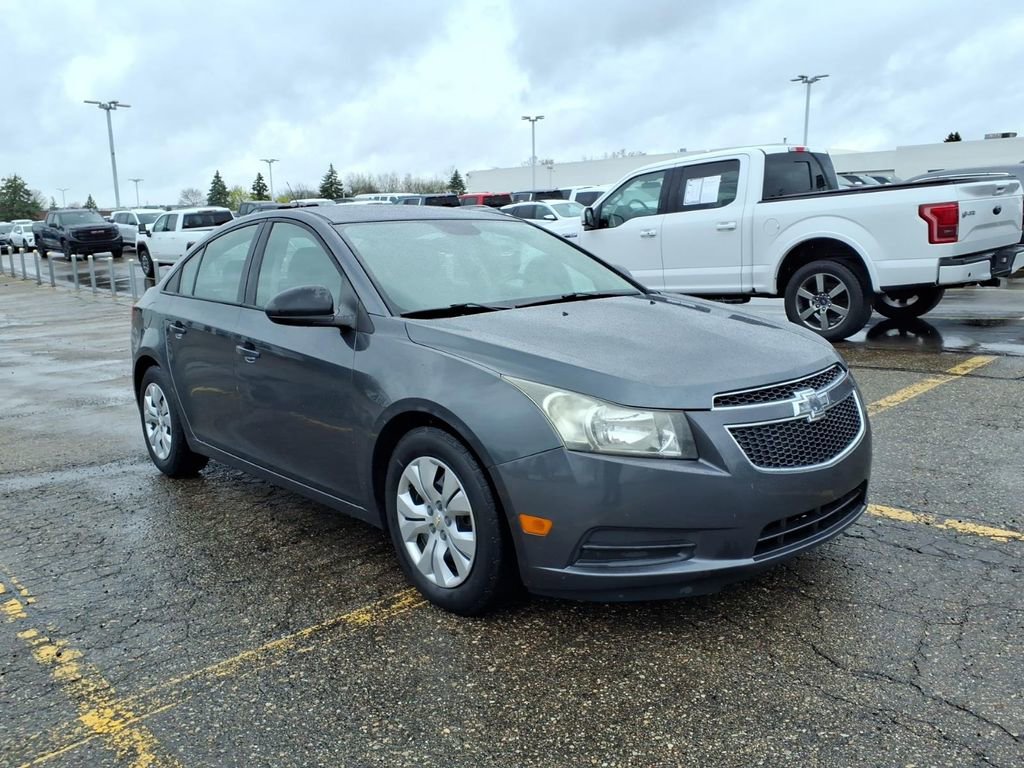 Used 2013 Chevrolet Cruze LS FWD image 3