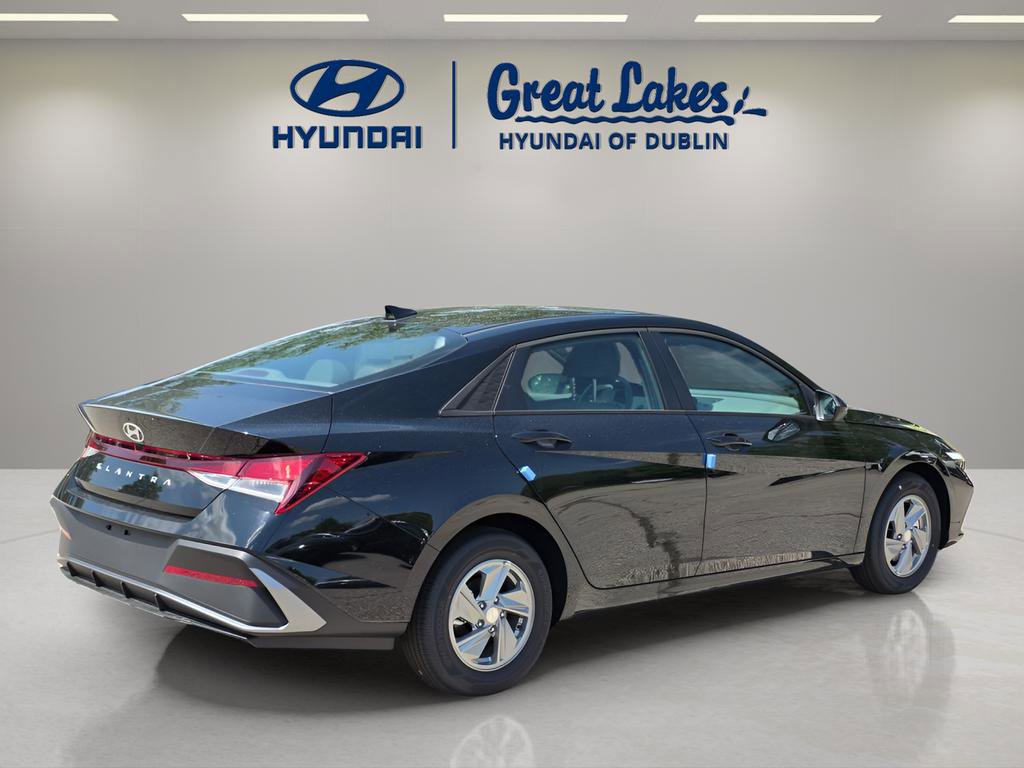 New 2026 Hyundai Elantra SE FWD image 5