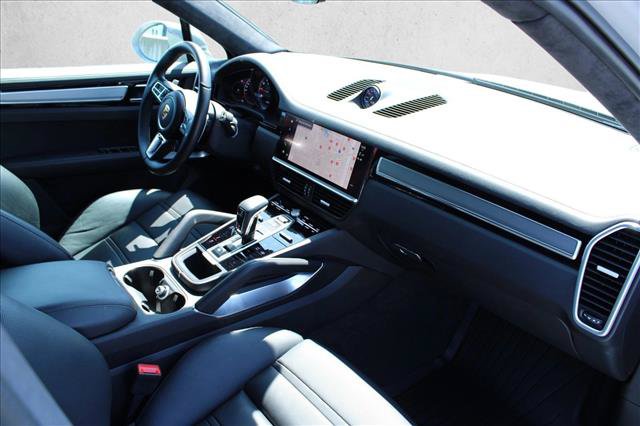 Used 2023 Porsche Cayenne Turbo AWD/4WD image 28