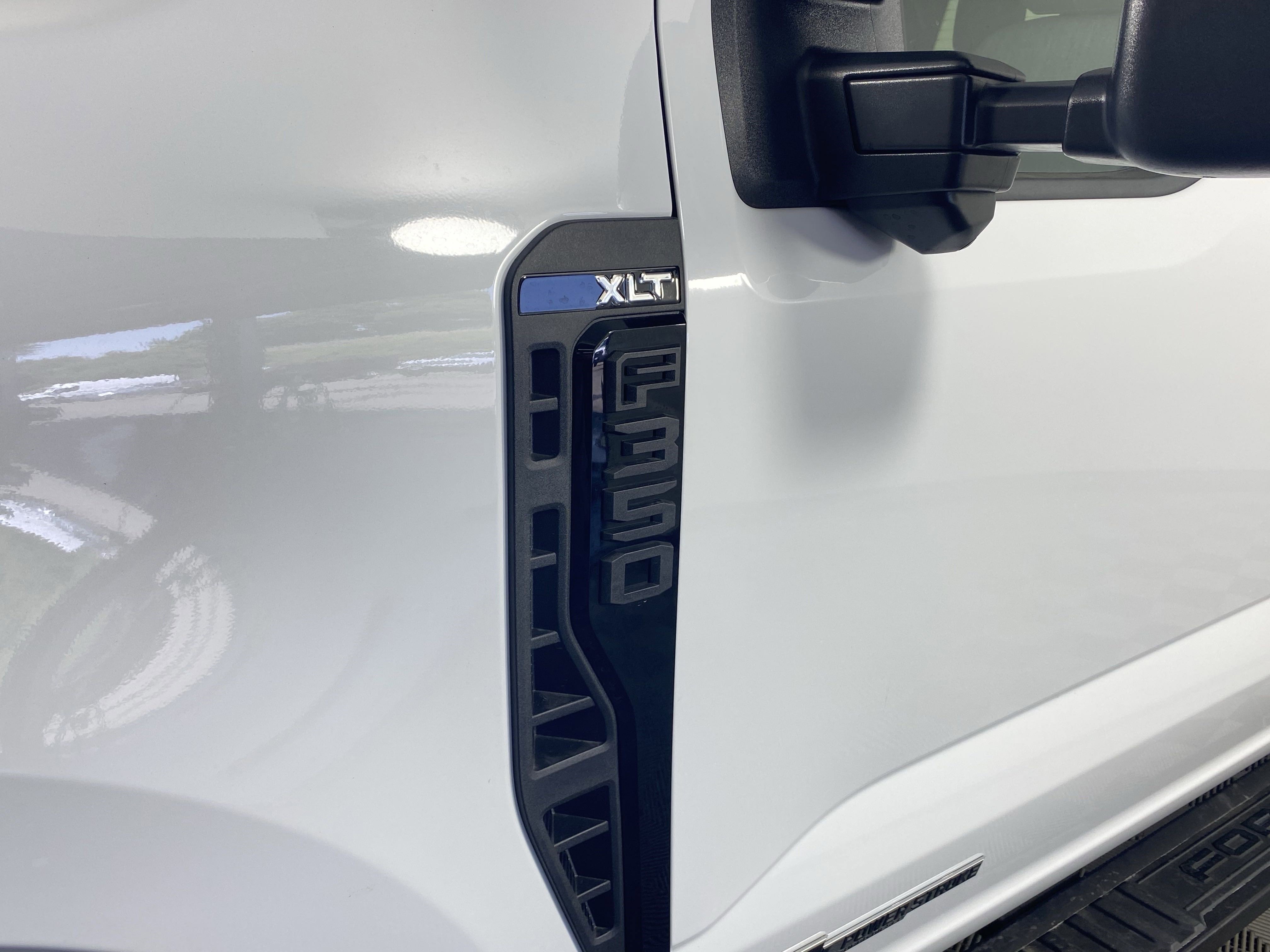 New 2025 Ford F350 XLT w/ Black Appearance Package image 9