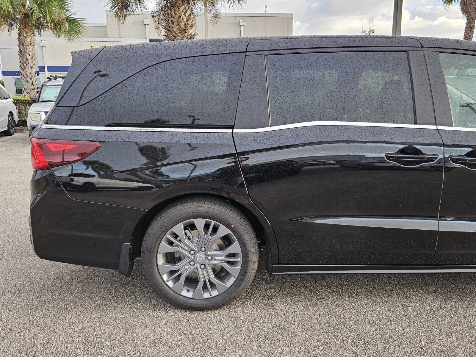 New 2026 Honda Odyssey Touring image 4