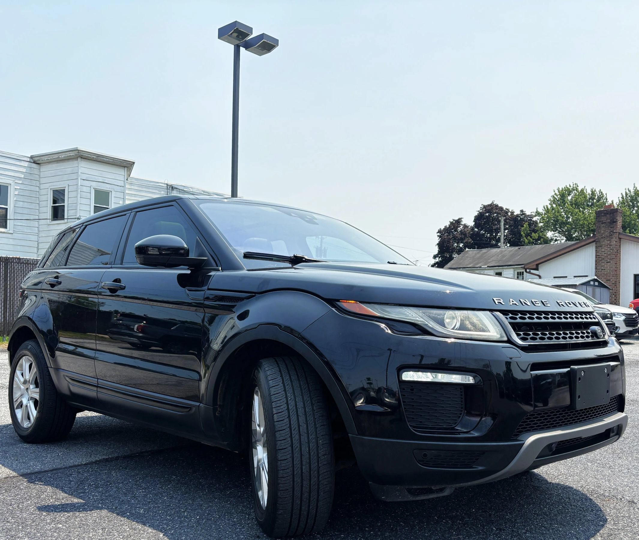 Used 2018 Land Rover Range Rover Evoque SE AWD/4WD image 3