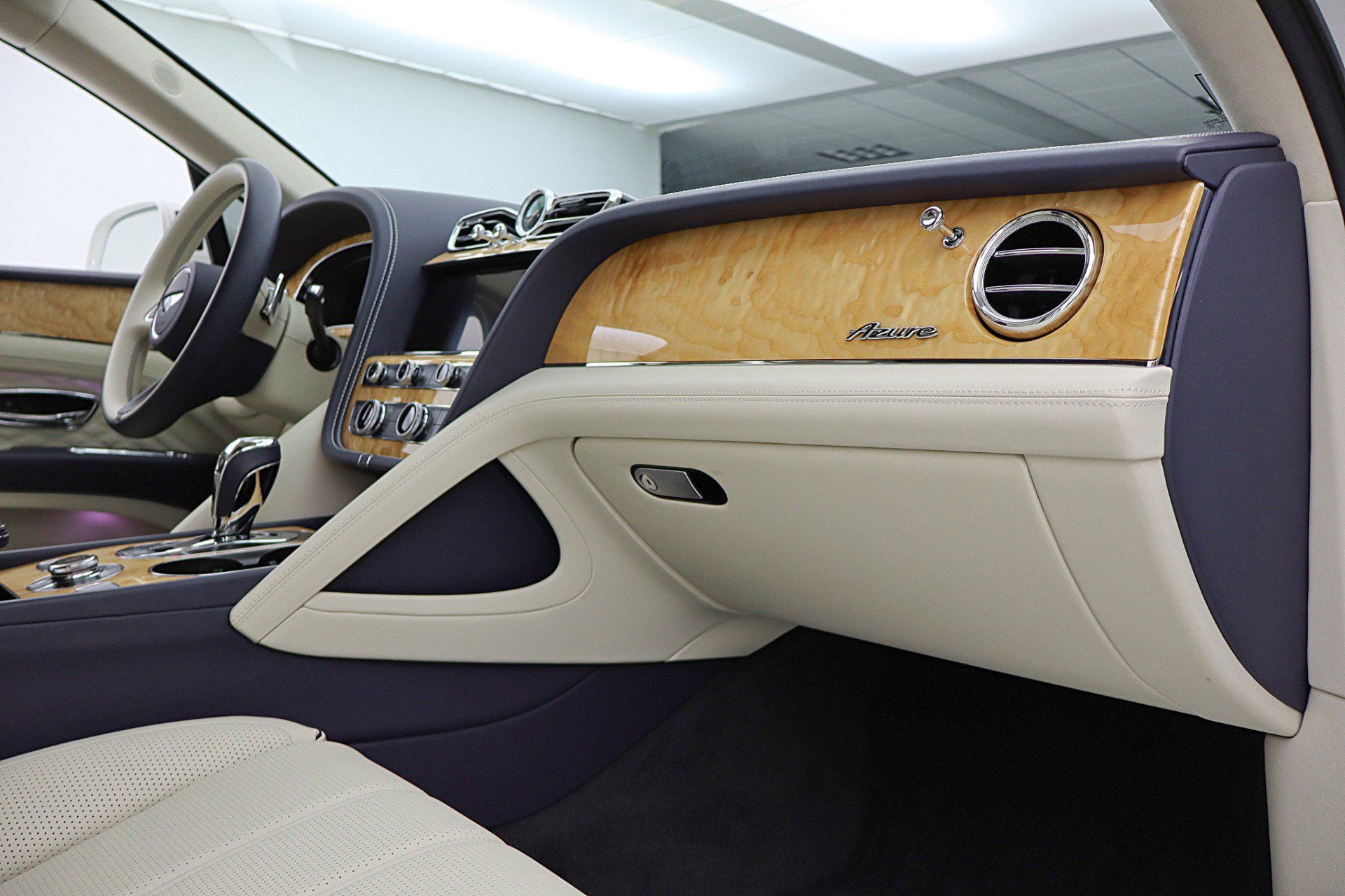 Used 2024 Bentley Bentayga image 39