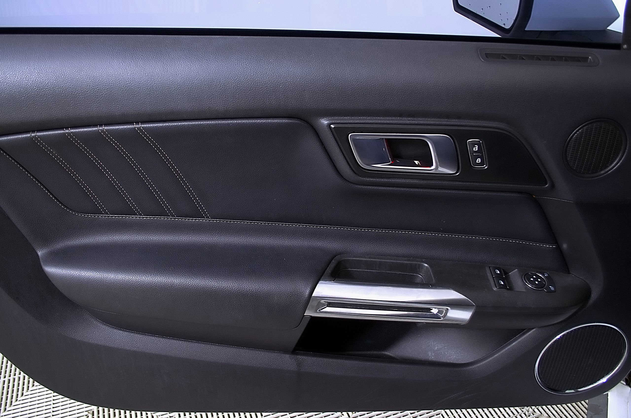 Used 2019 Ford Mustang Premium RWD image 15