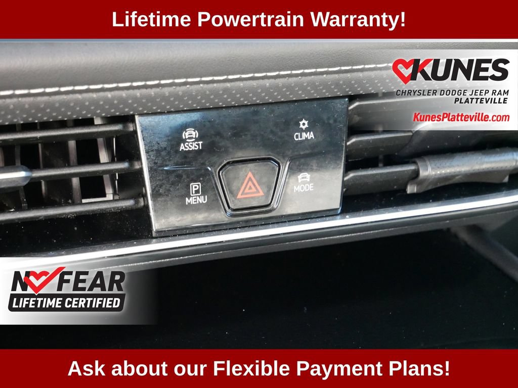 Used 2025 Volkswagen Atlas SE AWD/4WD image 25