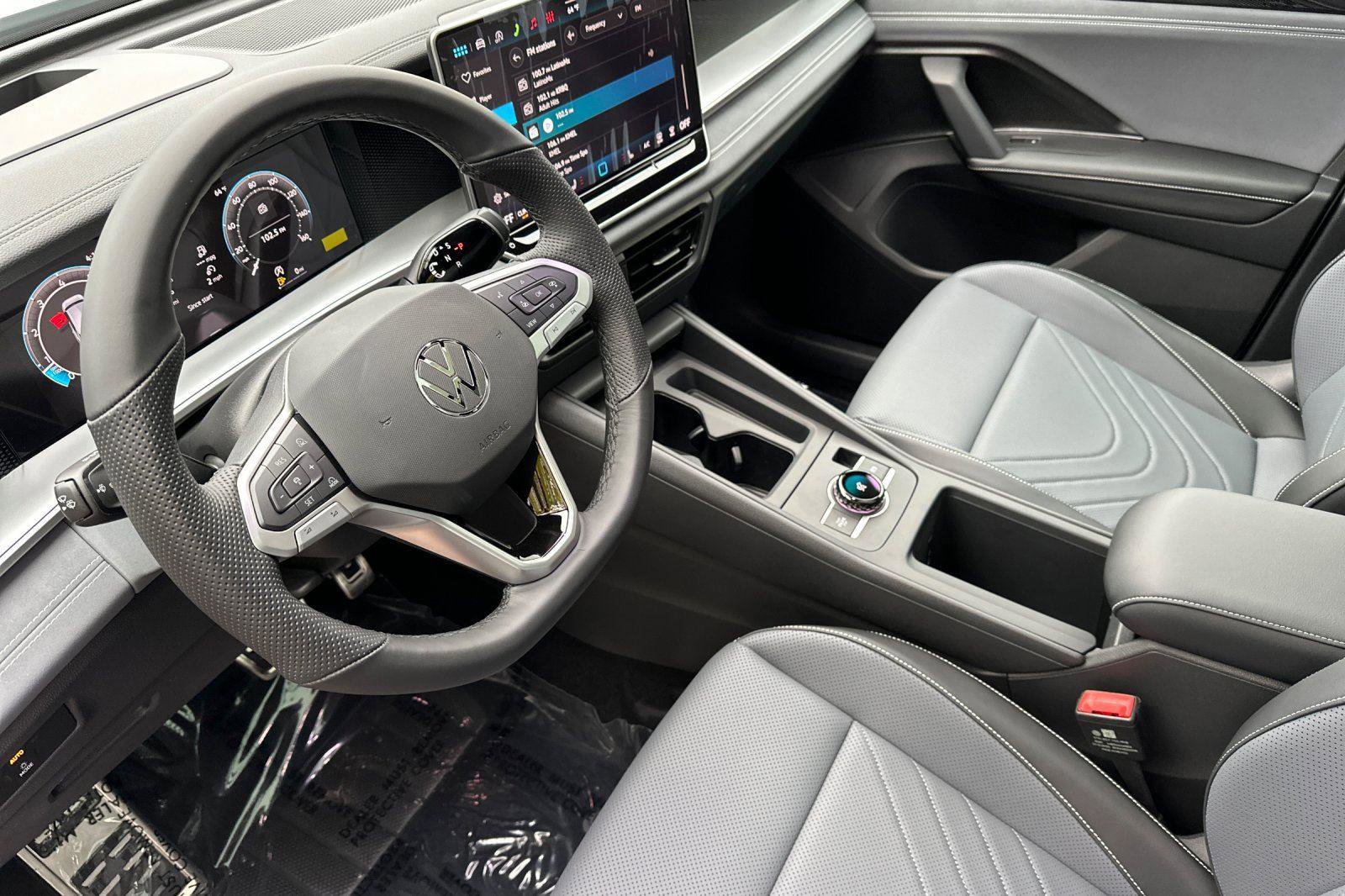 New 2026 Volkswagen Tiguan SE R-Line image 9