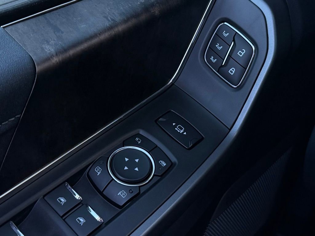 New 2026 Ford F250 Lariat w/ Black Appearance Package image 59