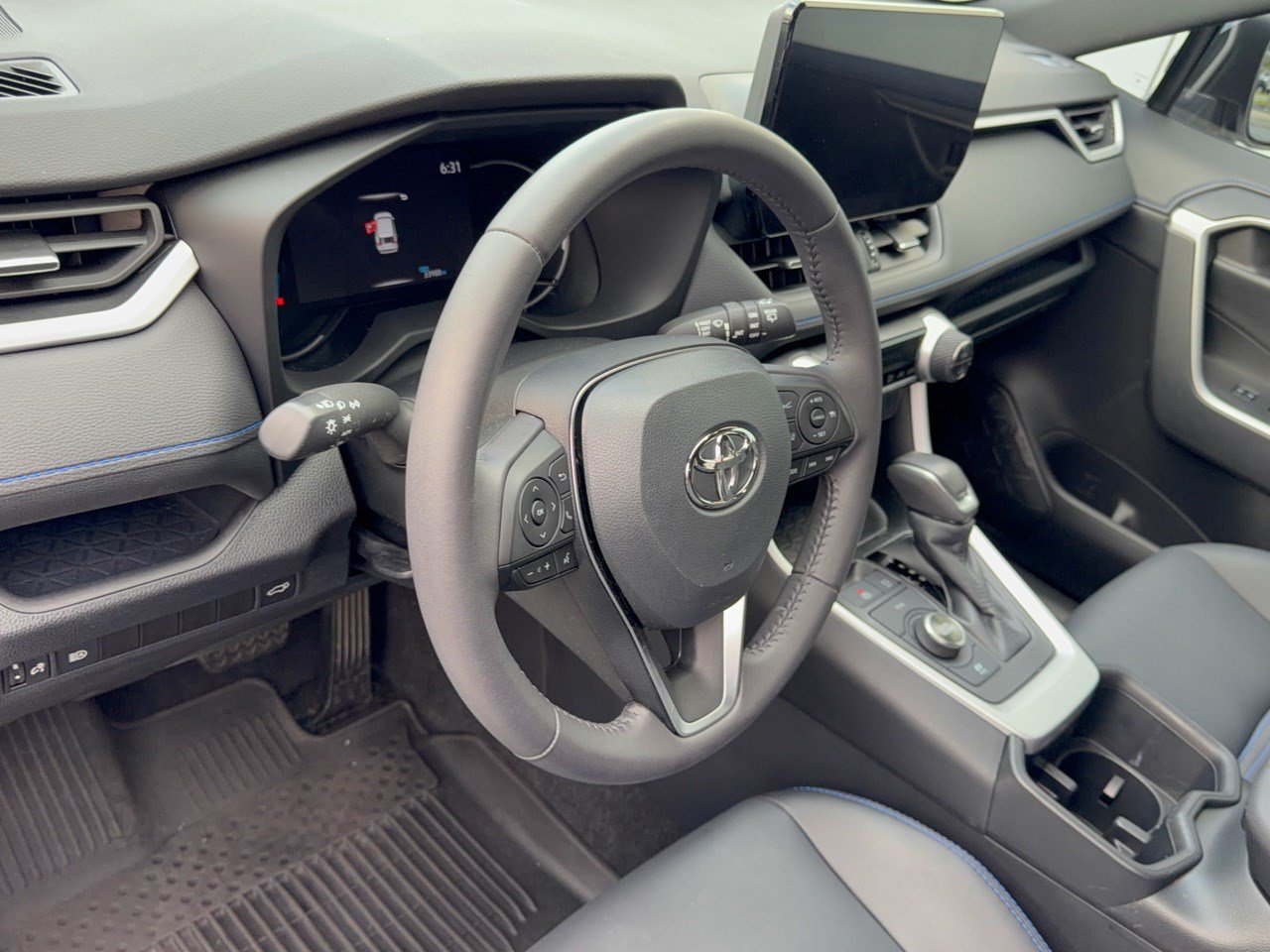 Used 2023 Toyota RAV4 XSE AWD/4WD image 4