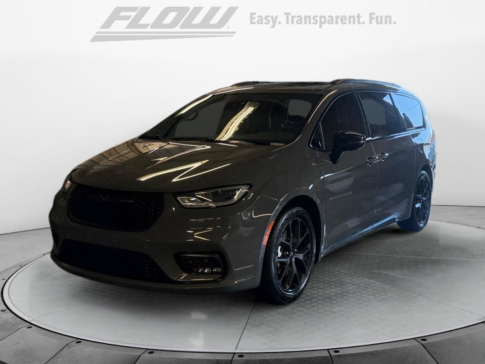 Used 2025 Chrysler Pacifica Limited FWD image 4