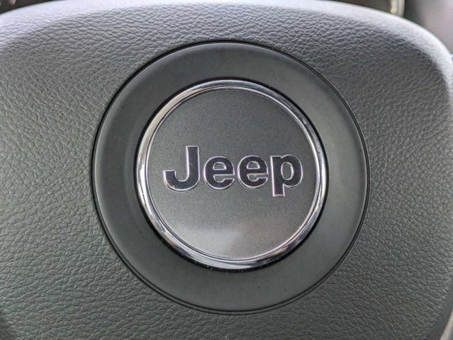 Certified 2022 Jeep Grand Cherokee Laredo X RWD image 29
