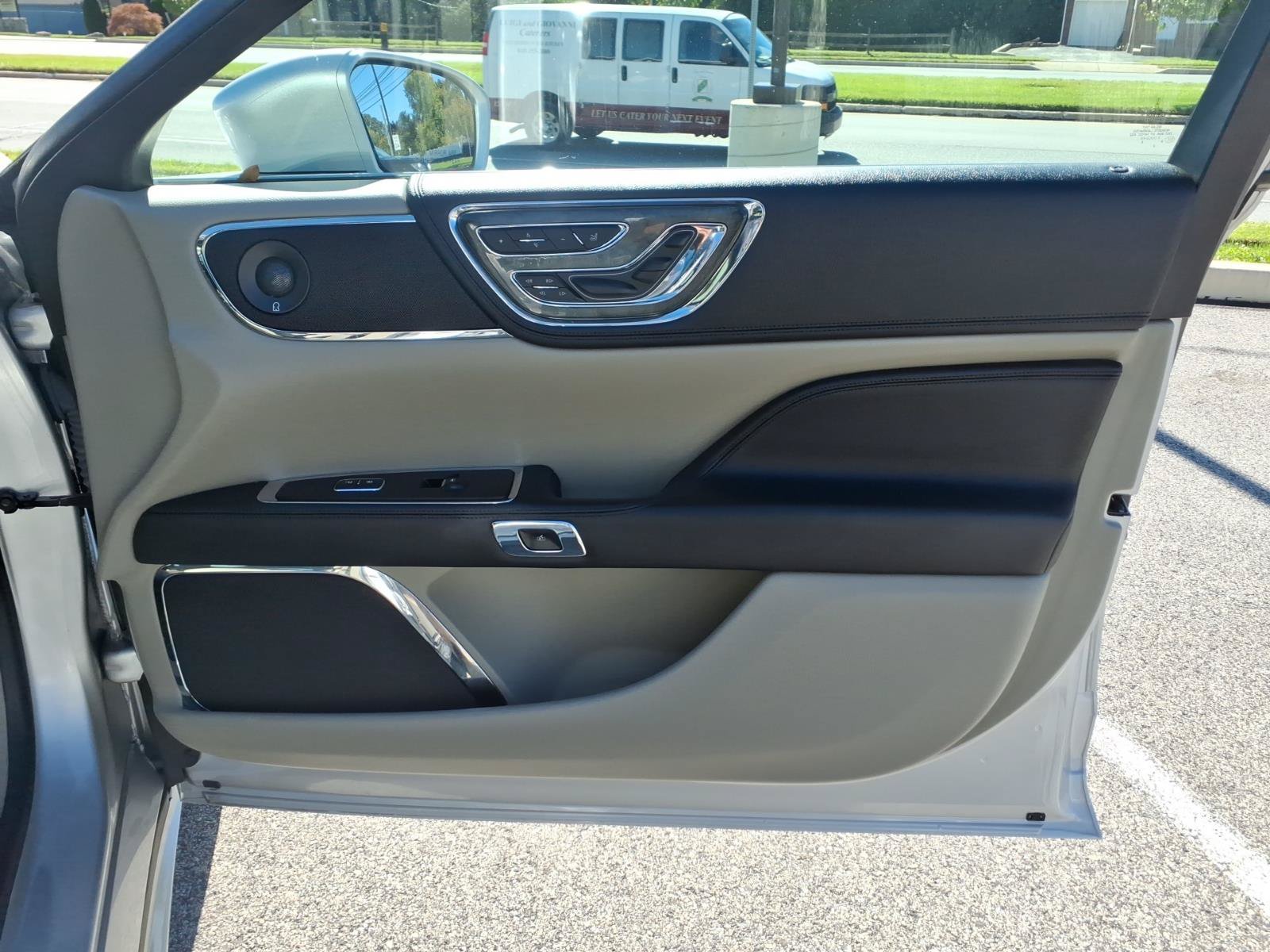 Used 2018 Lincoln Continental Reserve FWD image 28