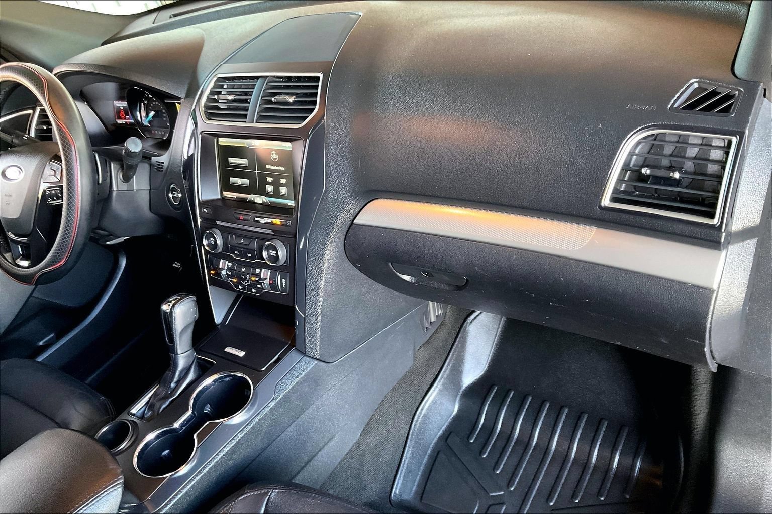Used 2016 Ford Explorer XLT w/ Equipment Group 202A FWD image 23