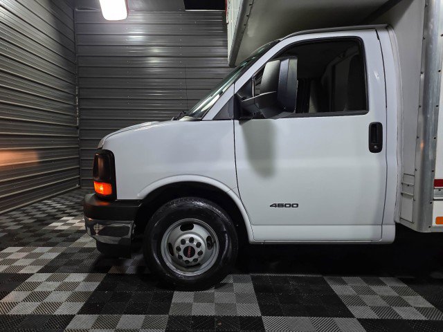 Used 2017 GMC Savana 4500 image 29