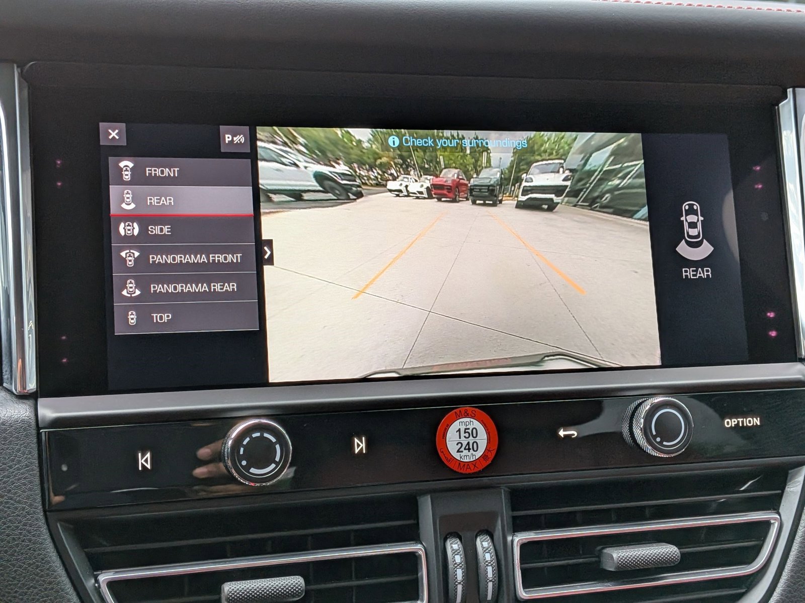Certified 2025 Porsche Macan AWD/4WD image 18