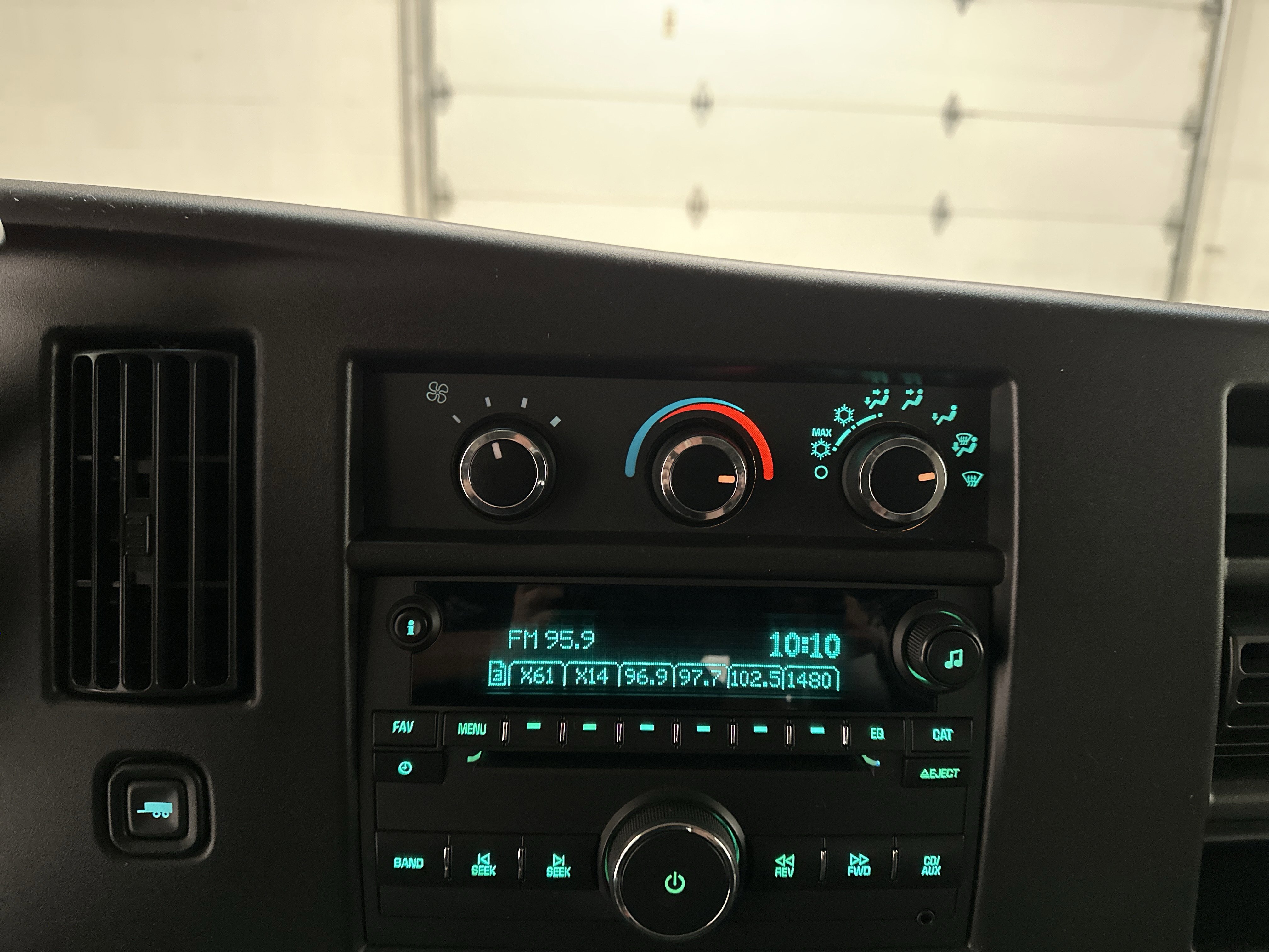 Used 2020 Chevrolet Express 2500 w/ Driver Convenience Package image 25