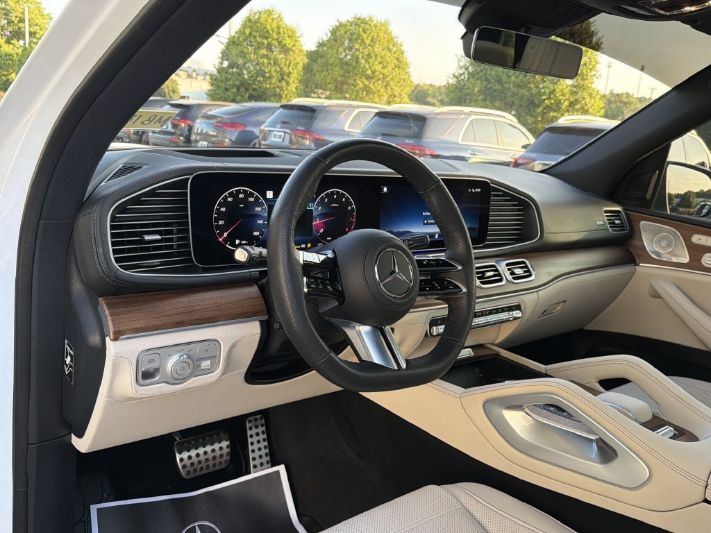 Used 2025 Mercedes-Benz GLS 580 4MATIC image 10