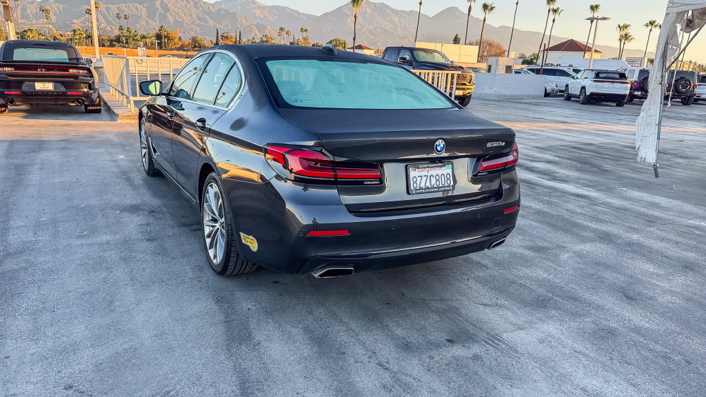 Used 2022 BMW 530e w/ Premium Package RWD image 7