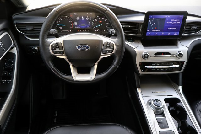 Certified 2022 Ford Explorer XLT w/ Equipment Group 202A image 4