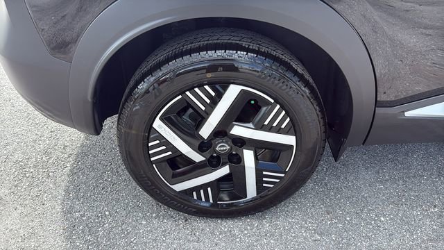 Used 2025 Nissan Kicks SV image 11