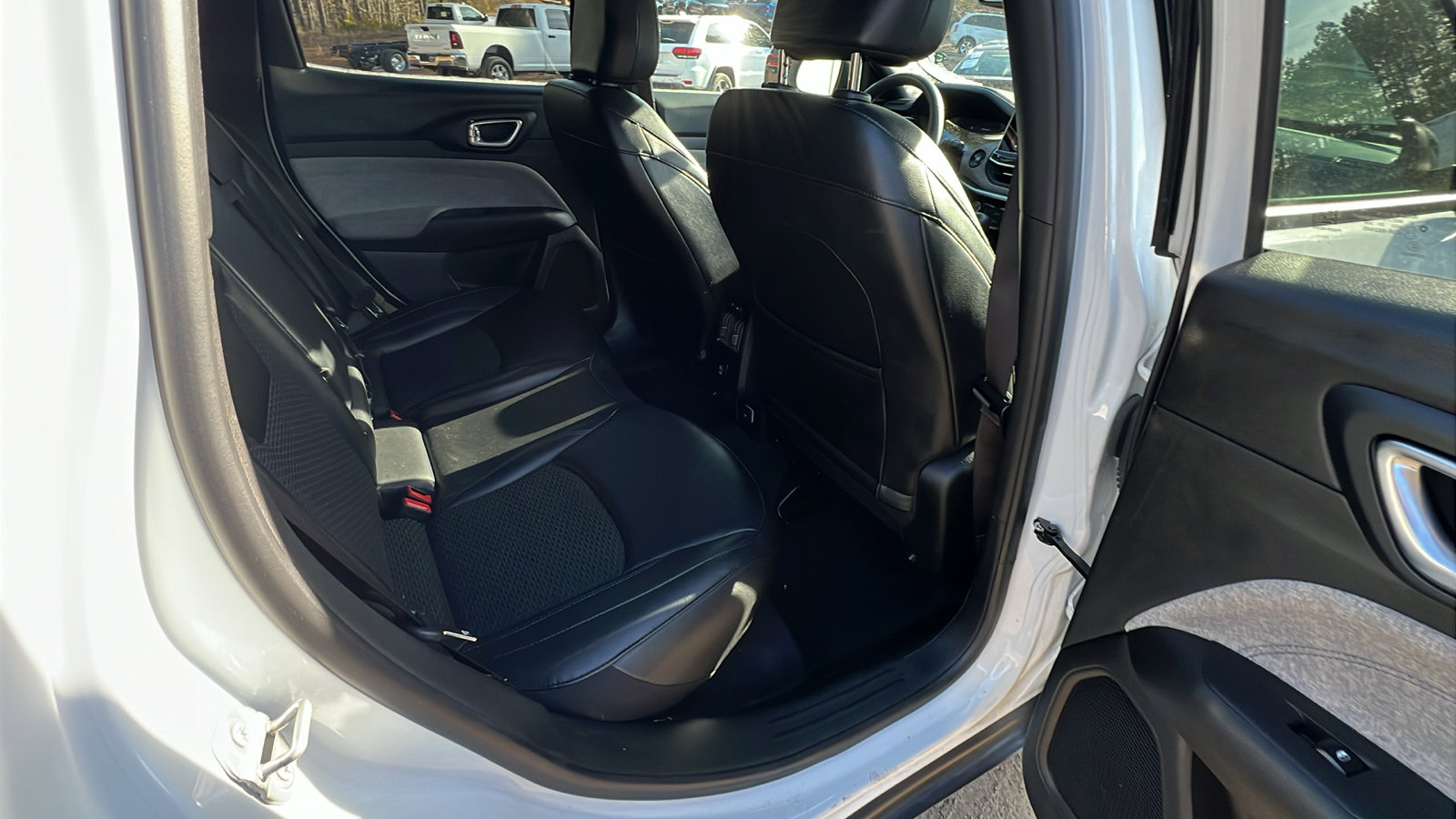 Used 2024 Jeep Compass Latitude image 21