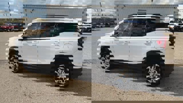 Used 2023 GMC Terrain SLE w/ Driver Convenience Package image 24