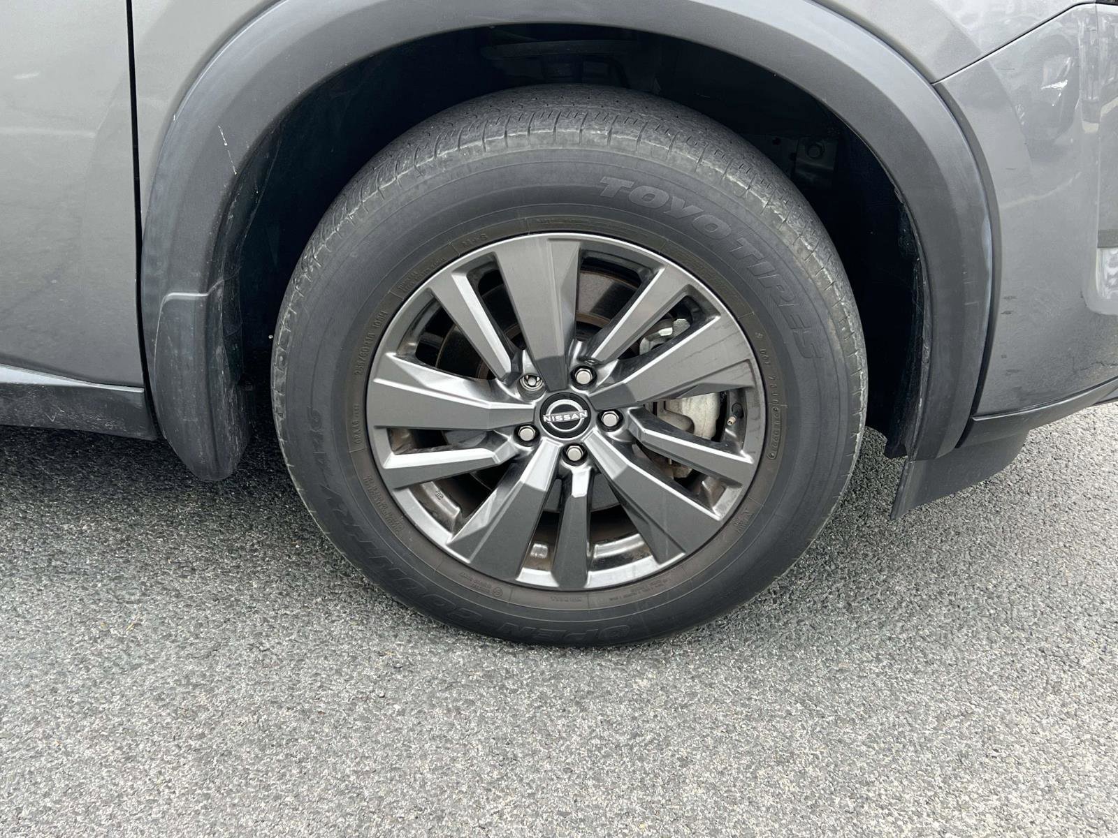 Used 2022 Nissan Pathfinder SV w/ SV Premium Package image 9