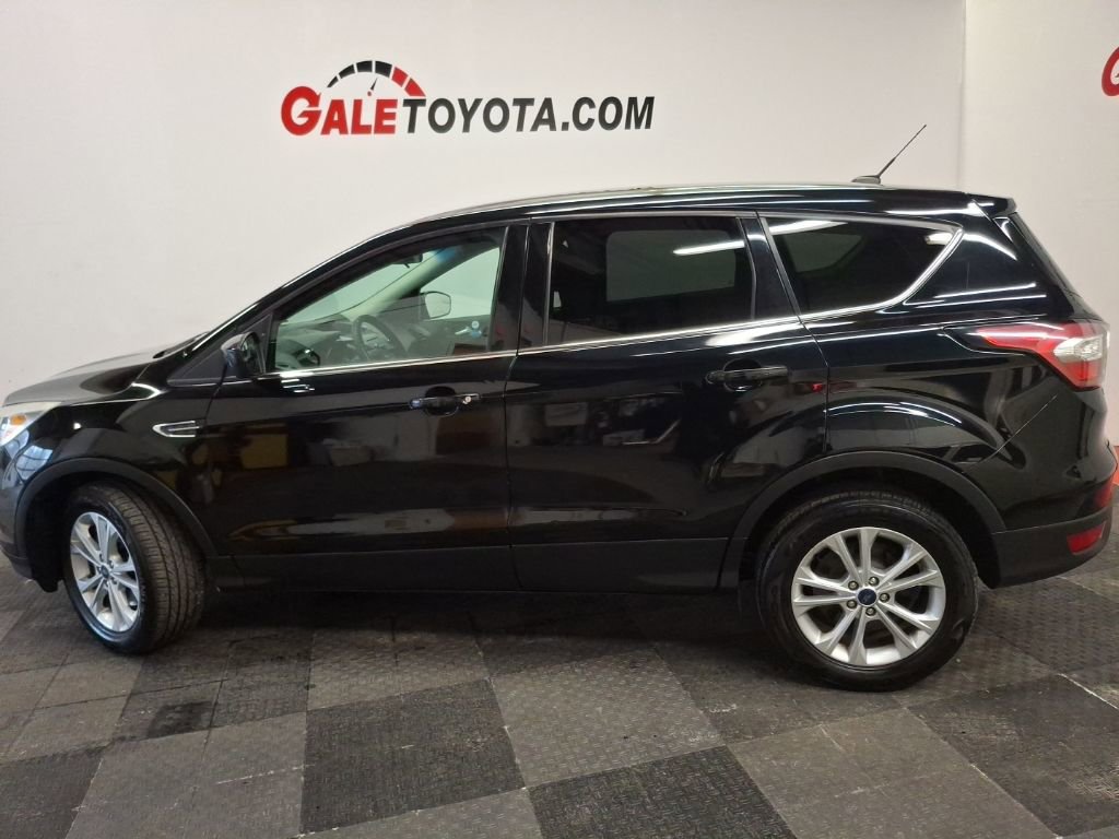 Used 2017 Ford Escape SE image 9