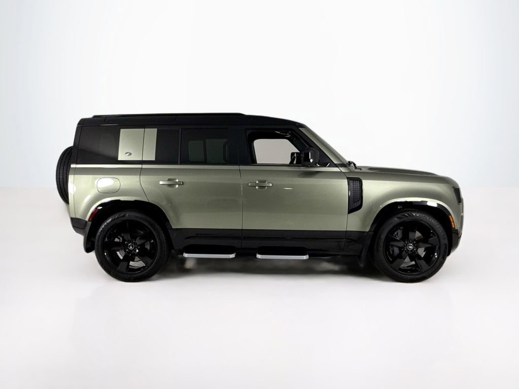 Used 2023 Land Rover Defender 110 X-Dynamic SE image 6