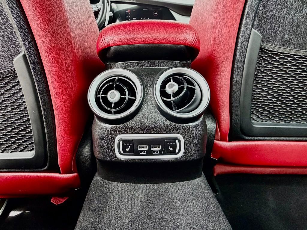 Used 2023 Alfa Romeo Giulia Veloce RWD image 29