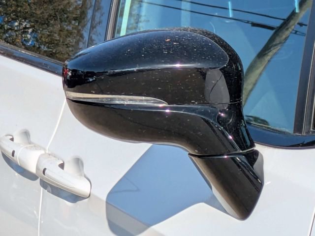 Used 2025 Chrysler Pacifica Limited image 12