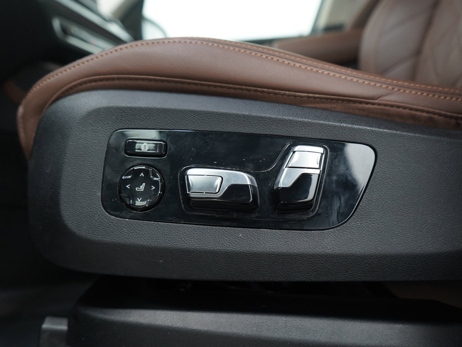 Used 2023 BMW X7 xDrive40i w/ Premium Package image 26