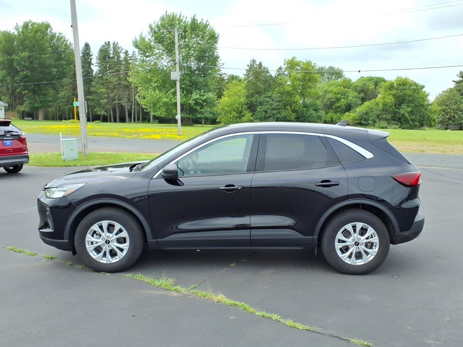 Used 2023 Ford Escape Active AWD/4WD image 2