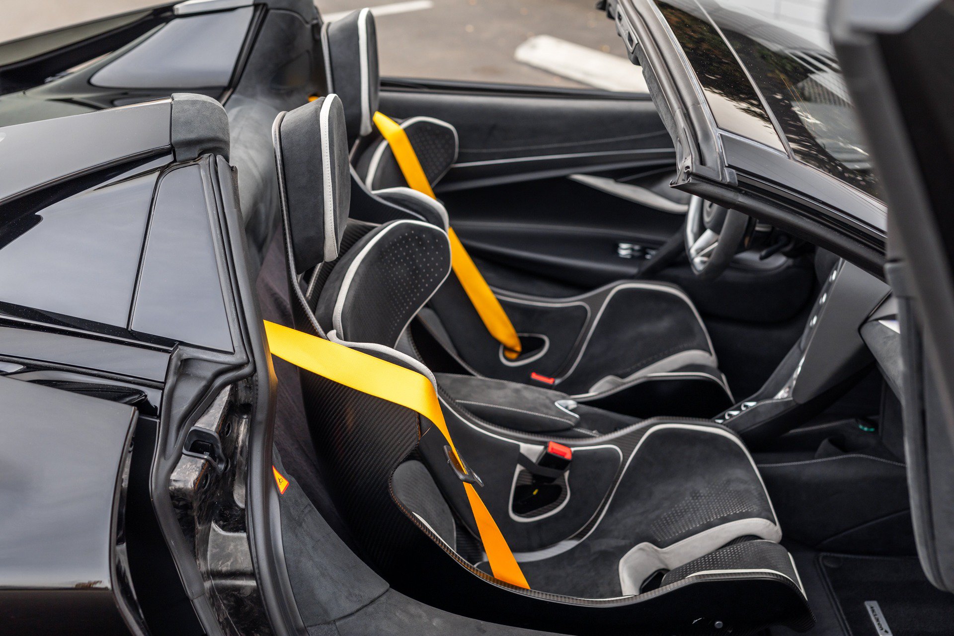 Used 2024 McLaren 750S Spider RWD image 34