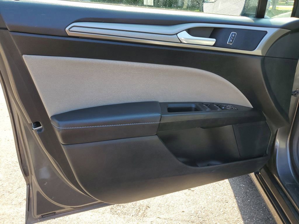 Used 2017 Ford Fusion S image 11