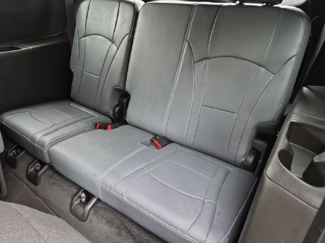 Used 2024 Buick Enclave Essence AWD/4WD image 18