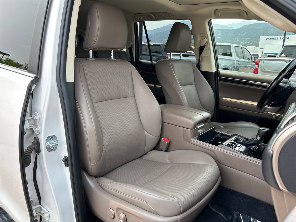 Used 2020 Lexus GX 460 Premium w/ Premium Package AWD/4WD image 17