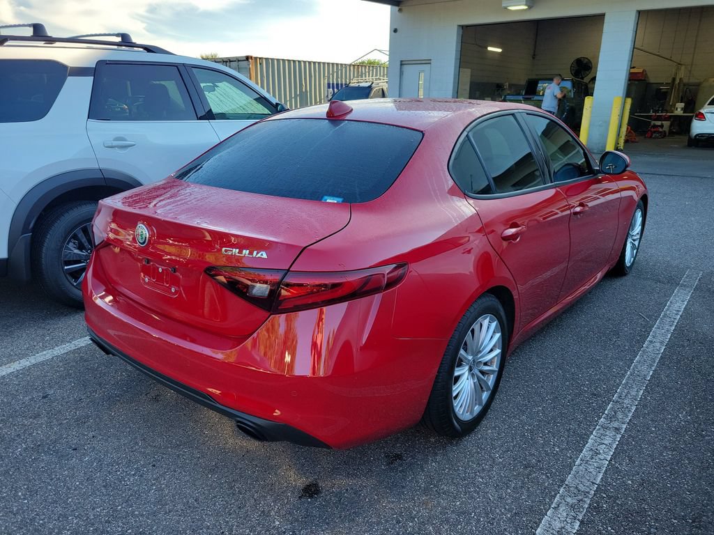 Used 2022 Alfa Romeo Giulia Sprint RWD image 3